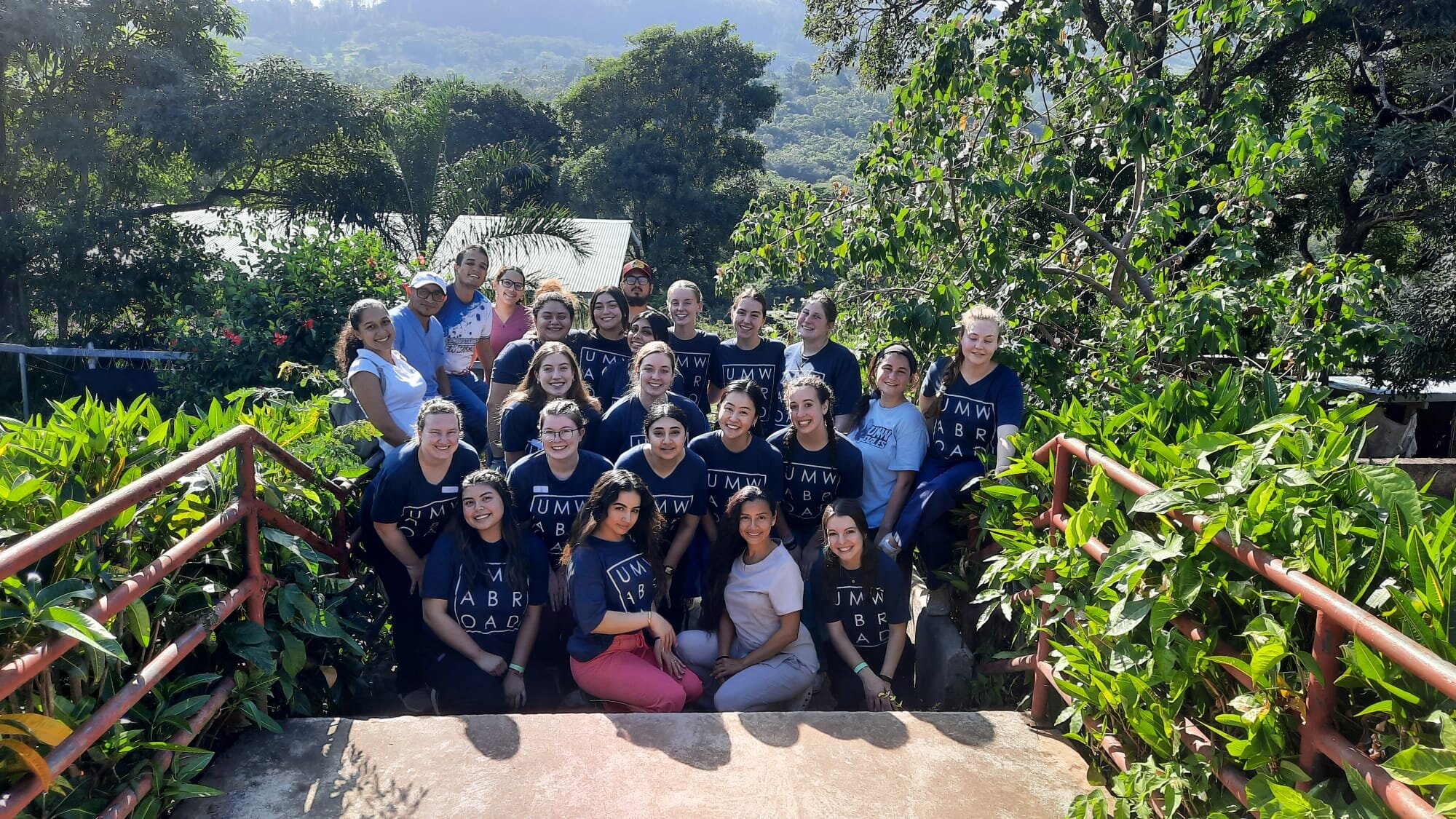 UMW Global Medical Brigade with community partners in Panamá